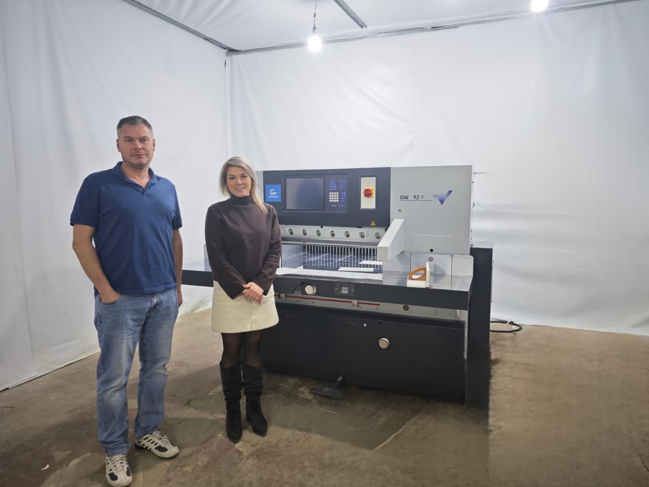 ТЕРРА ПРИНТ развивает полиграфическое производство в Луганске: установка бумагорезальной машины Guowang GW92P в РПК «Паблисити»