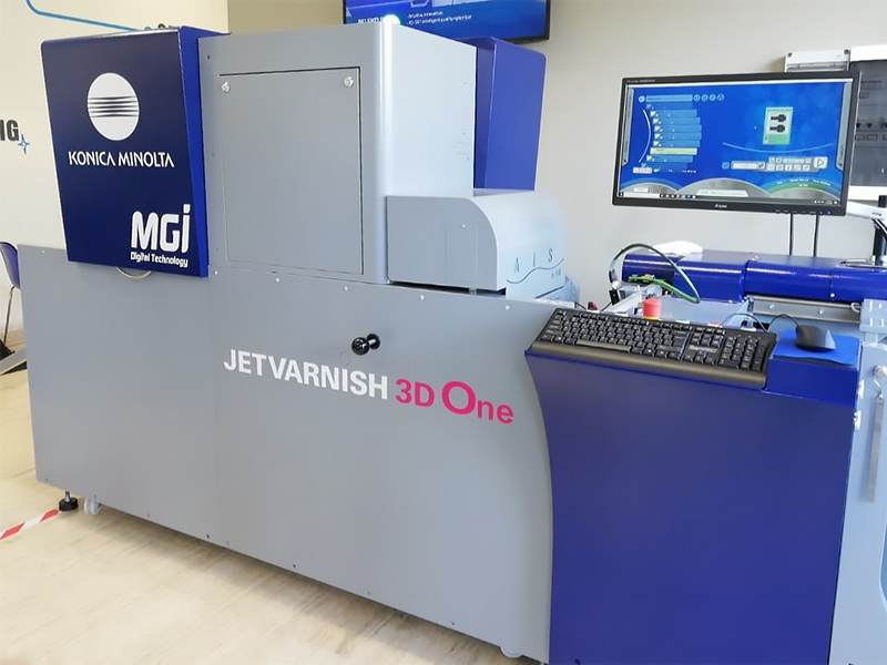 Цифровое выборочное УФ-лакирование с MGI JETvarhish 3D One – коротко о главном