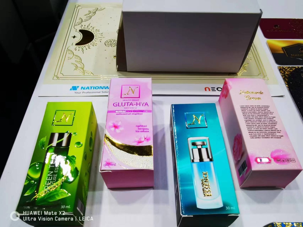 Образцы лакирования и фольгирования INFINITI