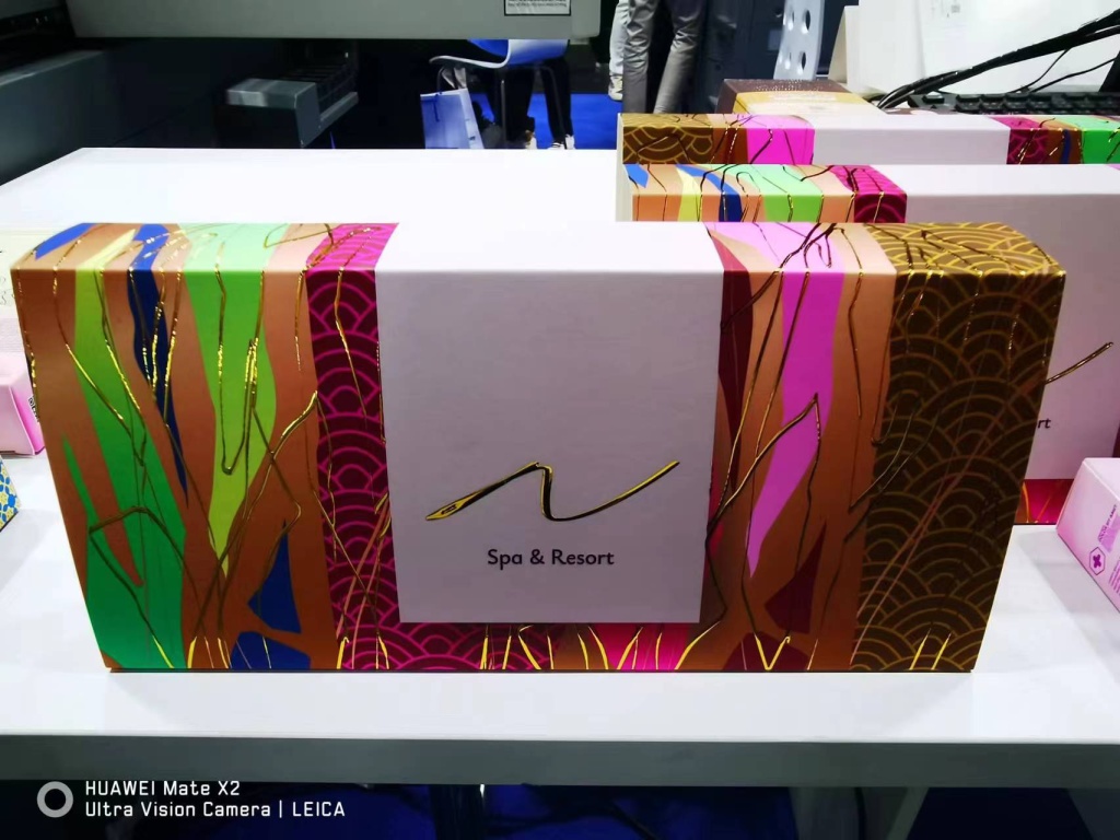 Образцы лакирования и фольгирования INFINITI