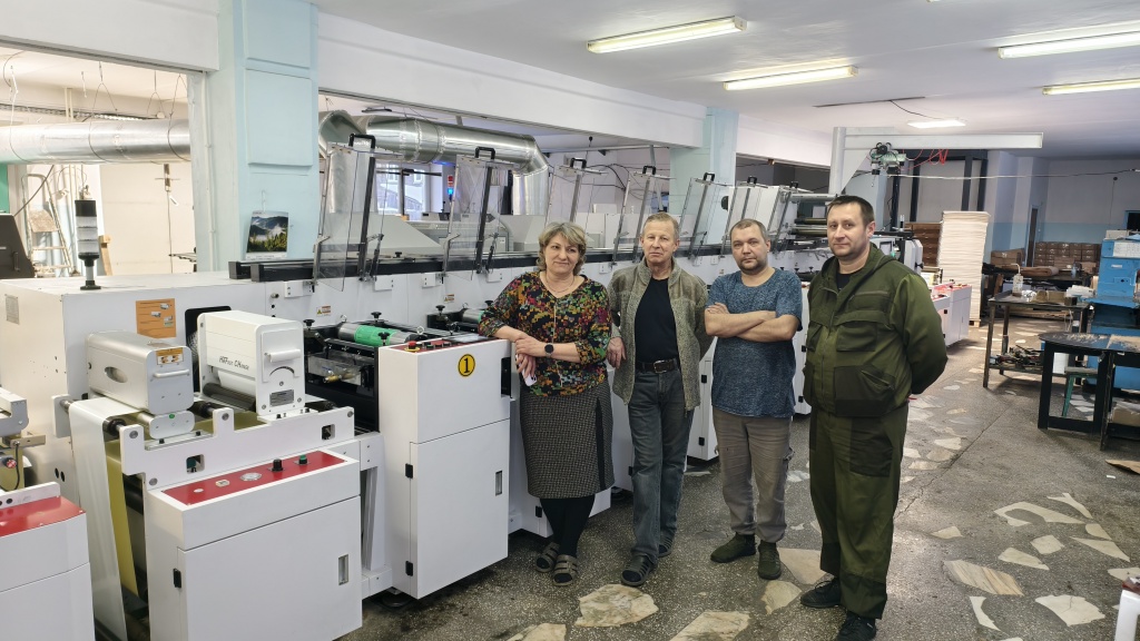 Типография «Печать Плюс» запускает производство самоклеящейся и кольцевой этикетки на флексографском оборудовании Donghang